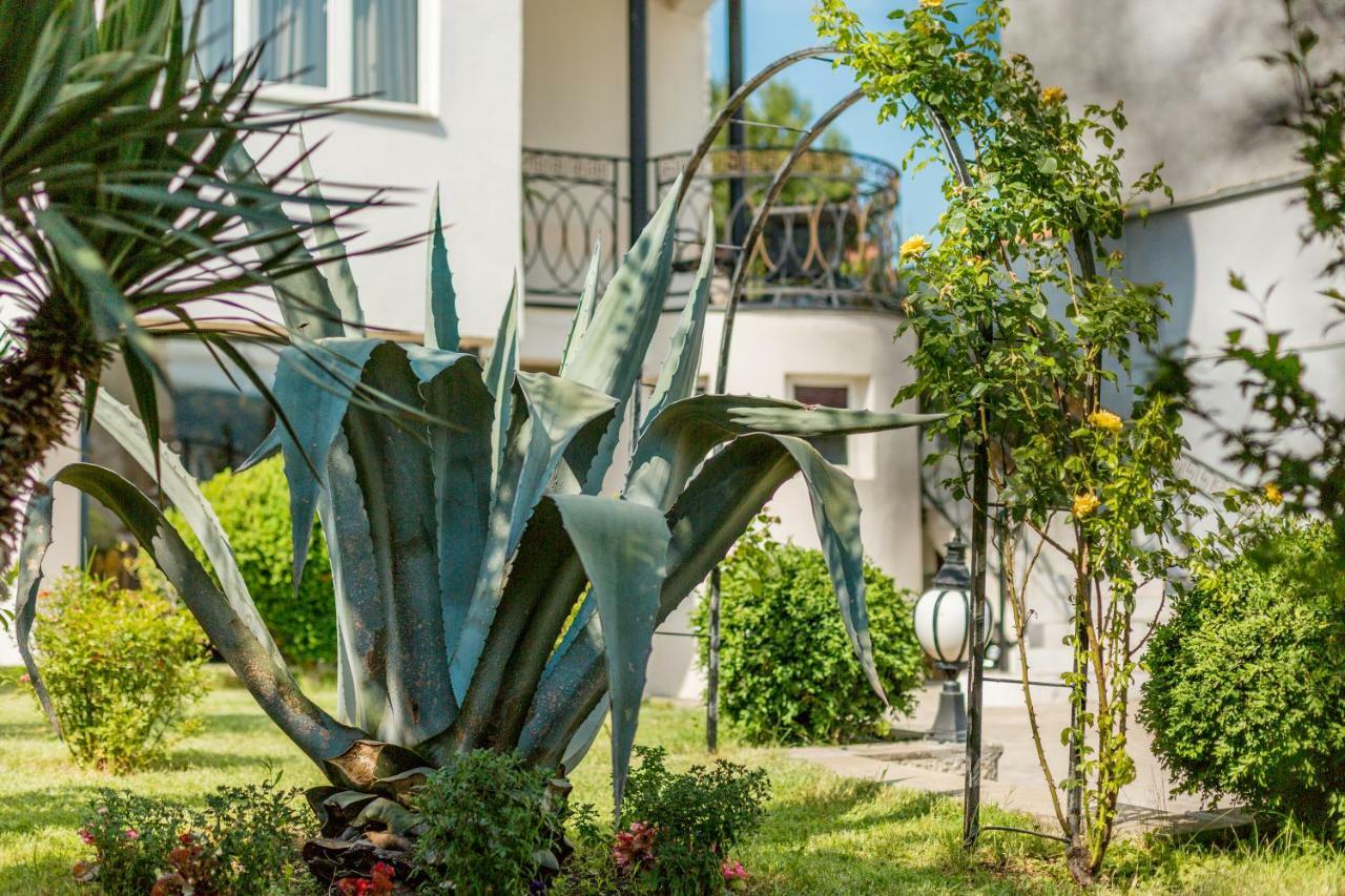 Villa Tiflisi Ngoại thất bức ảnh